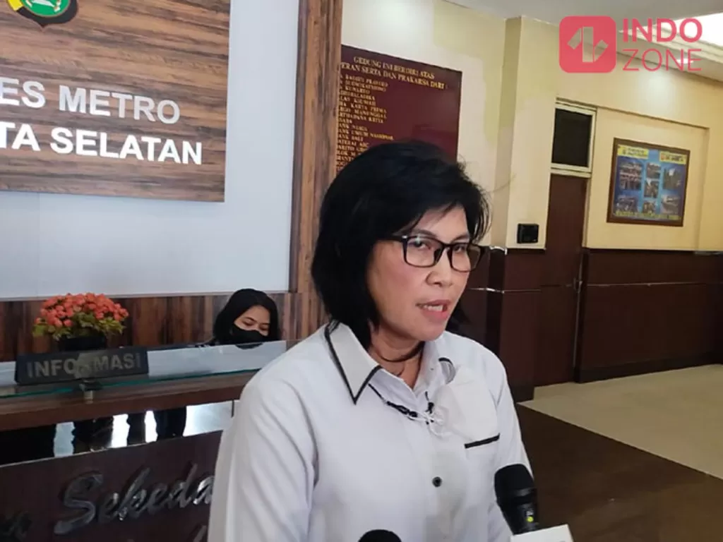 Kepala Seksi Humas Polres Metro Jakarta Selatan, AKP Nurma Dewi mengatakan penyidik melakukan olah TKP dalam kasus dugaan KDRT Rizky Billar pada Lesti Kejora. (INDOZONE/Arvi Resvanty)