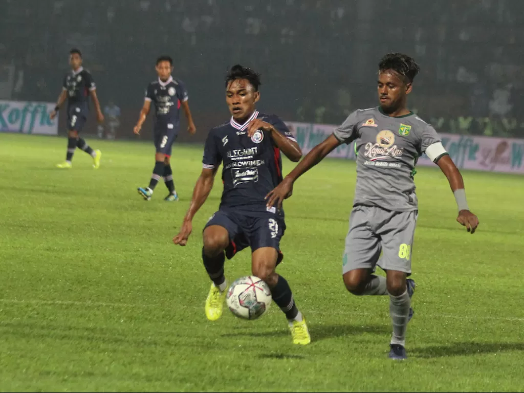 Arema FC vs Persebaya Surabaya dalam lanjutan Liga 1 2022-2023 (ANTARA FOTO/Ari Bowo Sucipto)