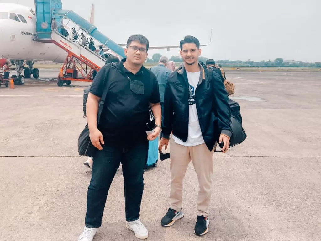 Diky Soemarno dan Tobias Ginanjar terbang ke Malang (Foto: Twitter/@v_frontline_pc)