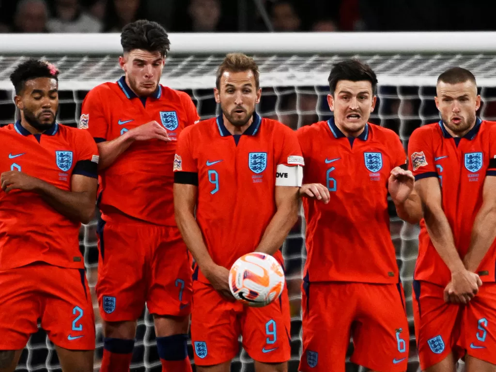 Lima pemain timnas Inggris. (REUTERS/Tony Obrien)