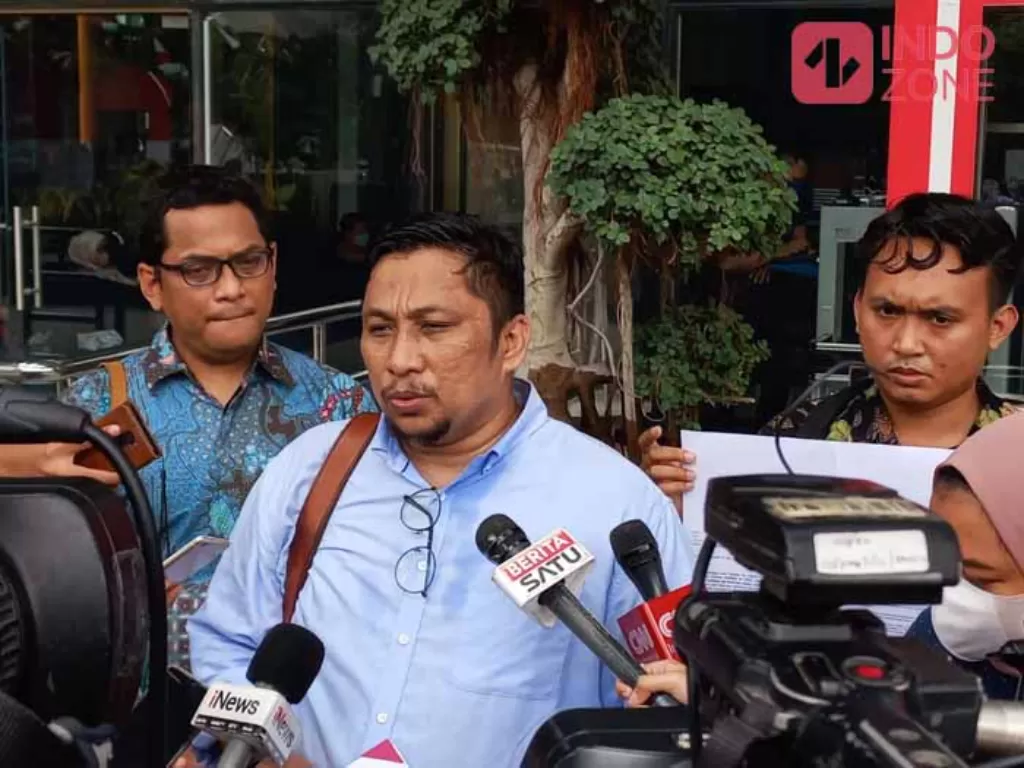 Pegiat Antikorupsi Feri Amsari Laporkan Deputi Pencegahan KPK Pahala Nainggolan ke Dewas. (INDOZONE/Asep Bidin Rosidin)