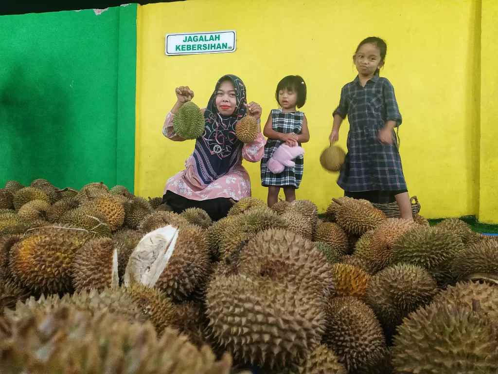 Warung durian 24 jam lengkap dan murah (Z Creators/Riki Ariyanto)
