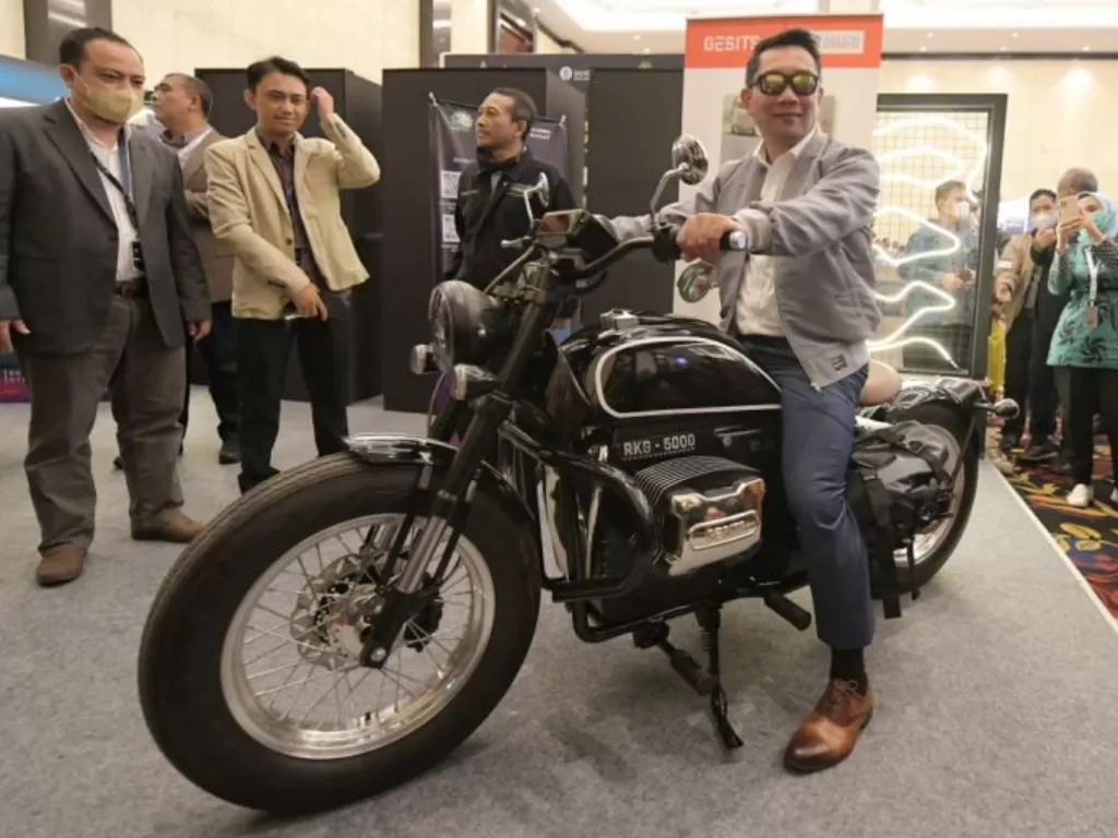 Prototipe motor listrik rancangan Gubernur Jawa Barat (Jabar) M Ridwan Kamil ditampilkan di arena pameran West Java Investment Summit 2022 di Kota Bandung. (ANTARA/HO-Humas Pemda Jabar)