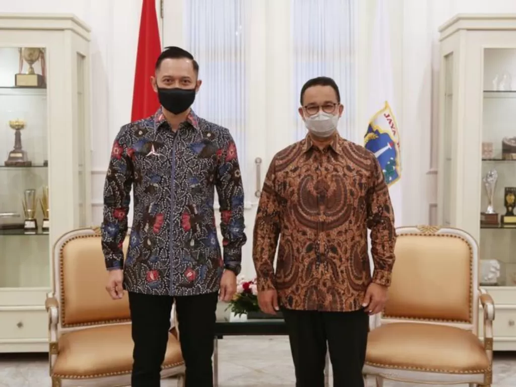 Ketua Umum Partai Demokrat Agus Harimurti Yudhyono (AHY) bersama Gubernur DKI Jakarta Anies Baswedan. (Dok. Partai Demokrat)