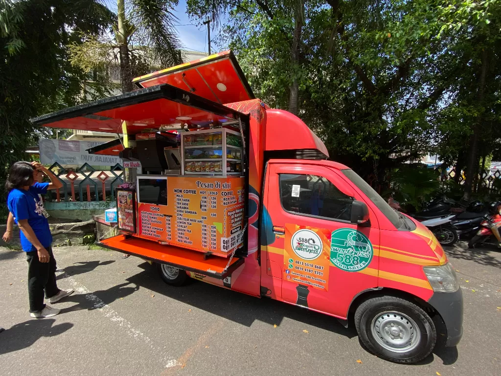 Food truck pertama di Parepare, Sulawesi Selatan. (Z Creators/Rudi Hartono)