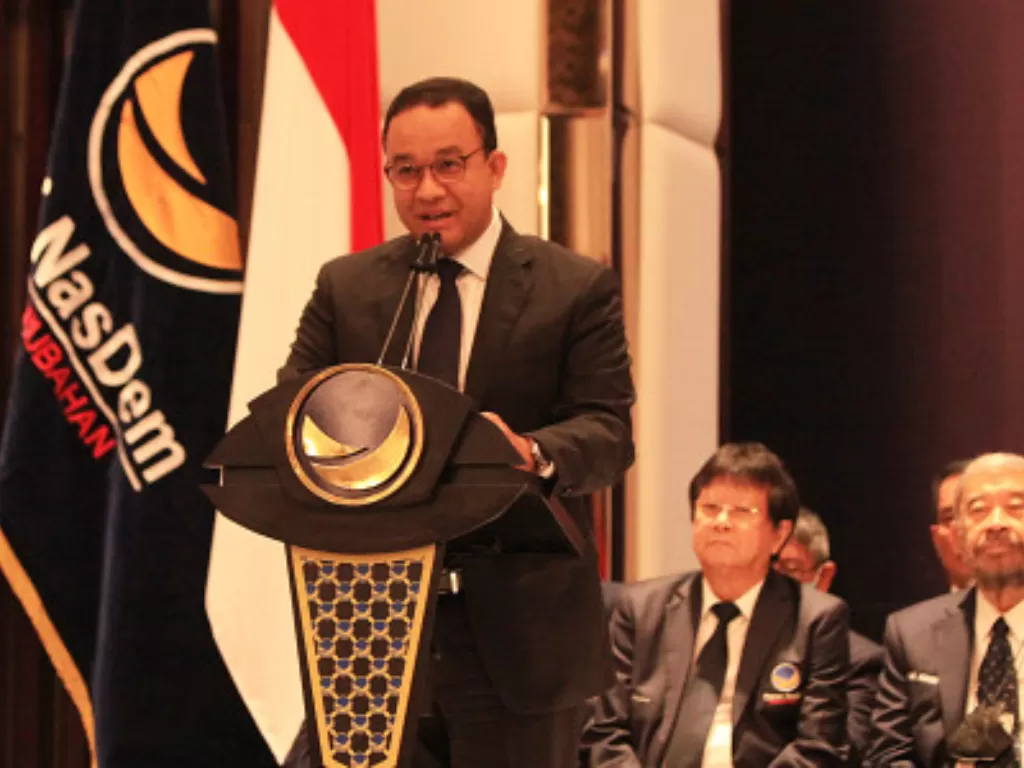Calon presiden yang diusung Partai Nasdem Anies Baswedan menyampaikan pidato politiknya saat Deklarasi Calon Presiden Republik Indonesia Partai NasDem di NasDem Tower, Jakarta, Senin (3/10/2022). (ANTARA FOTO/Reno Esnir)