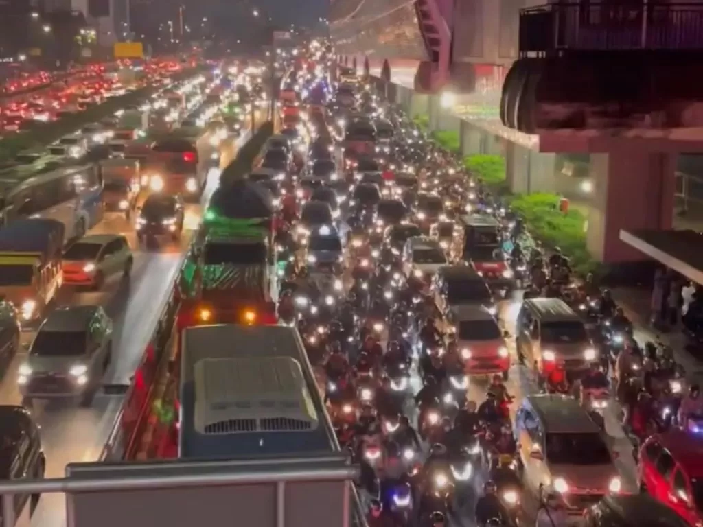 Kondisi kamacetan arus lalu lintas di Jakarta. (Instagram/Jktinfo)