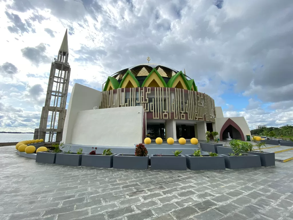 Masjid Terapung BJ Habibie di Parepare, Sulawesi Selatan. (Z Creators/Rudi Hartono)