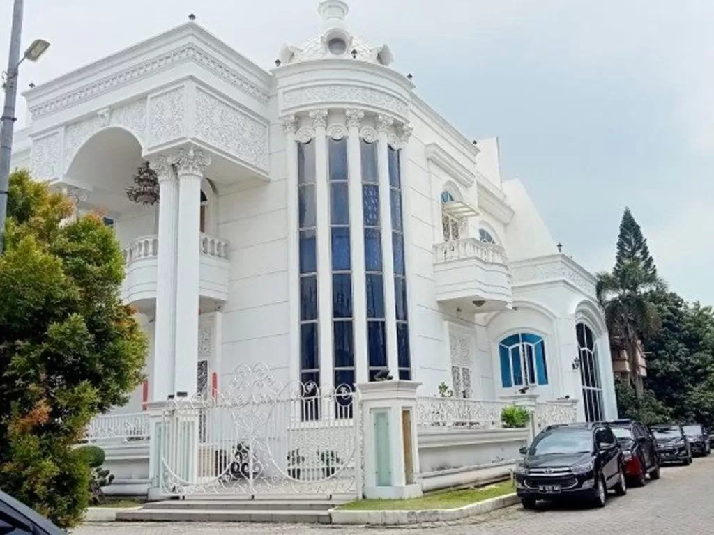 Rumah mewah kediaman Apin BK dan keluarganya di Medan. (HO)