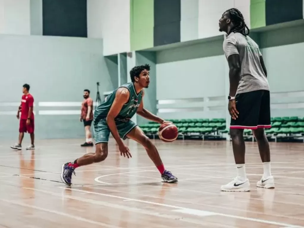Pemain Timnas Basket Indonesia Ali Bagir Al Haddar saat menjalani latihan di GBK Arena Jakarta. (ANTARA)