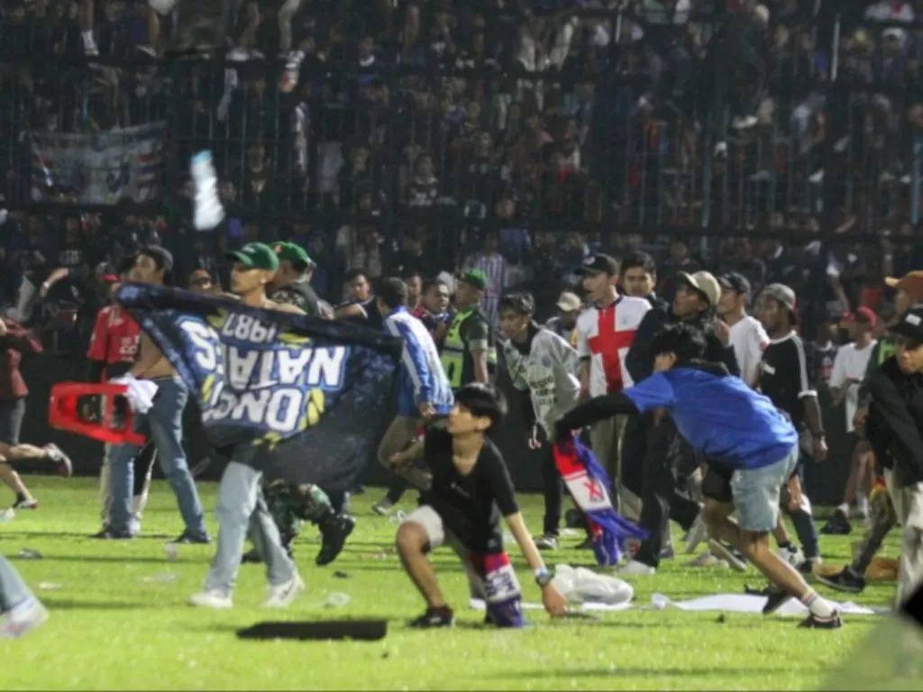 Kerusuhan Suporter di pertandingan Arema FC vs Persebaya Surabaya (ANTARA/Ari Bowo Sucipto)