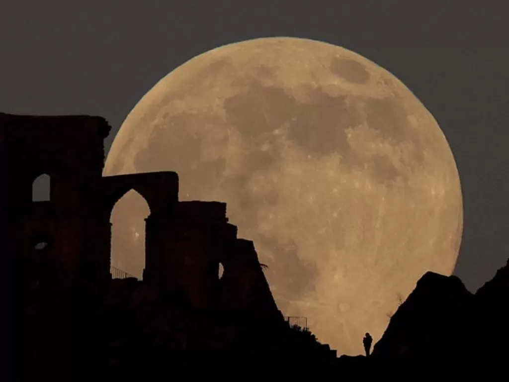 Ilustrasi Bulan. (REUTERS/Andrew Couldridge)