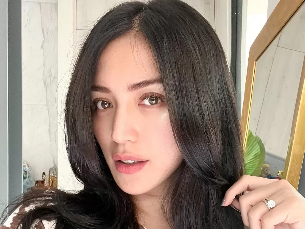 Jessica Iskandar meminta perlindungan Mabes Polri terkait kasus dugaan penipuan yang membuatnya merugi senilai hampir Rp10 miliar. (Instagram/@inijedar)