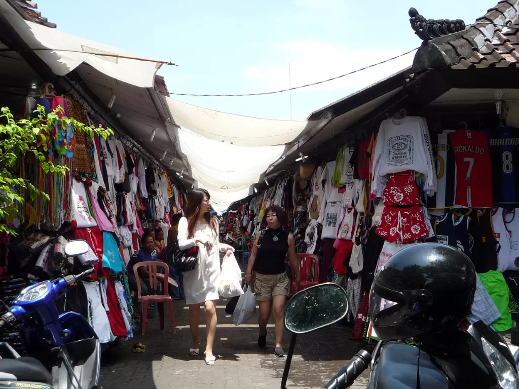 Ilustrasi orang yang lagi belanja disalah satu pasar di Bali. (Pixabay)