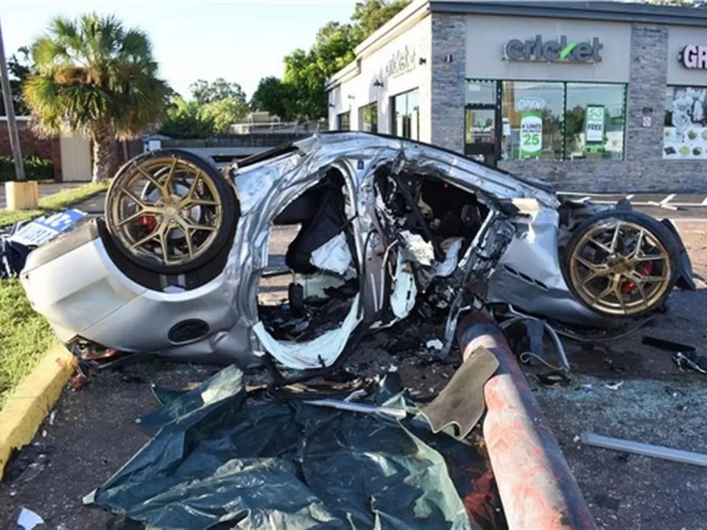 Mobil Maserati tahun 2016 yang hancur setelah dicuri oleh tiga pemuda di Florida. (Carscoops)