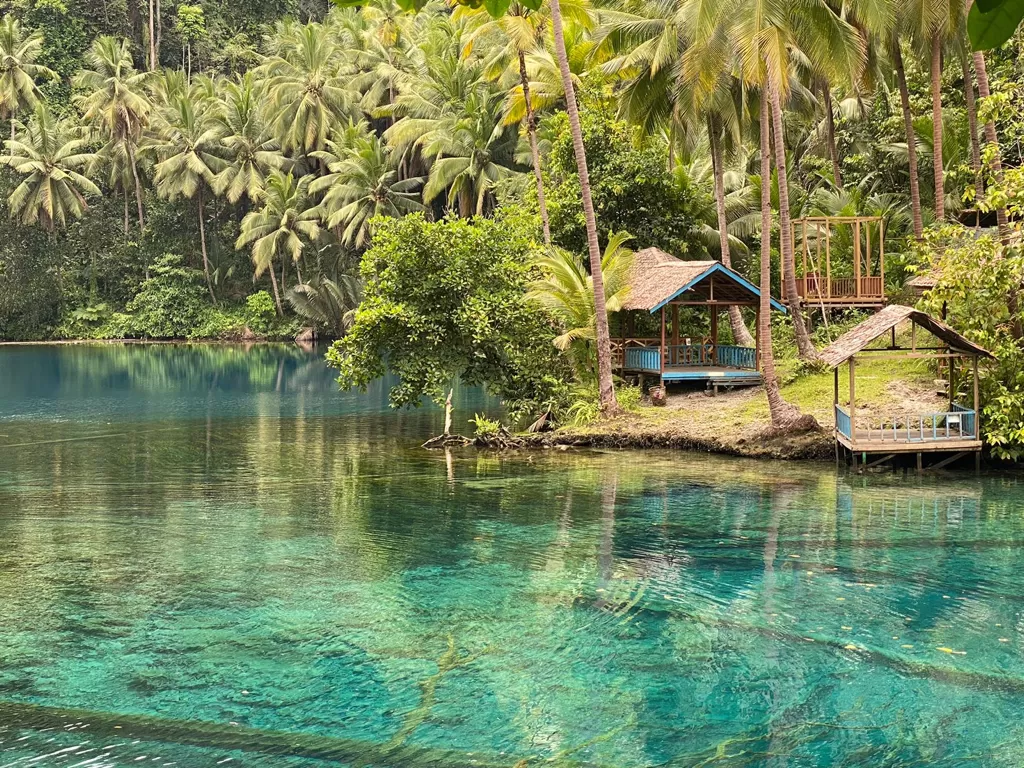 Danau tersembunyi bak surga di Banggai Kepulauan. (Z Creators/Taufiq Hippy)