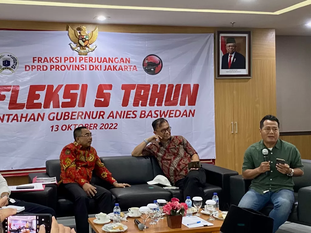 Direktur Eksekutif Parameter Politik Indonesia Adi Prayitno (kanan). (INDOZONE/Sarah Hutagaol)