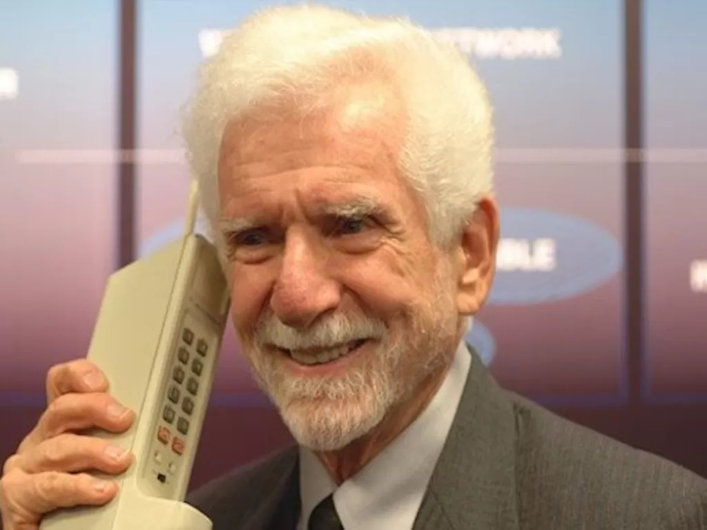 Penemu ponsel Martin Cooper. (REUTERS/ArrayComm)