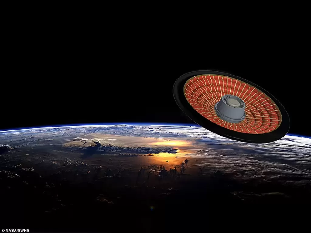 Ilustrasi piring raksasa yang bakal diluncurkan NASA bulan depan (Daily Mail)