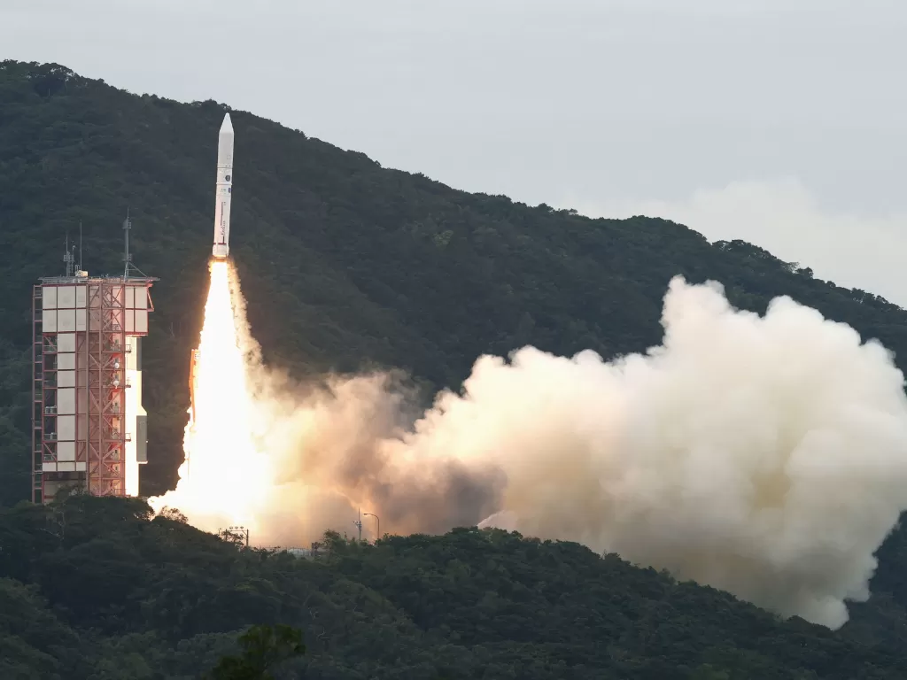 Peluncuran Roket Epsilon-6 di Kagoshima, Jepang. (REUTERS/Kyodo)
