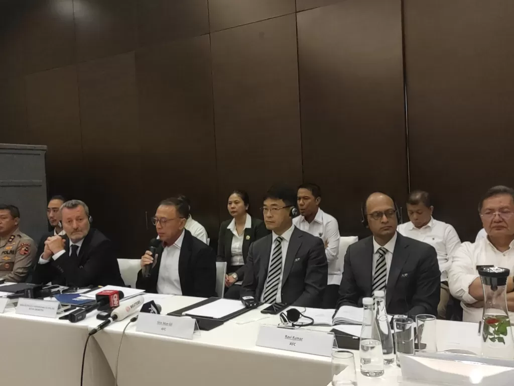 Konferensi pers dari PSSI, FIFA dan AFC untuk tindakan pasca Kanjuruhan. (Z Creators/Eddy Suroso)