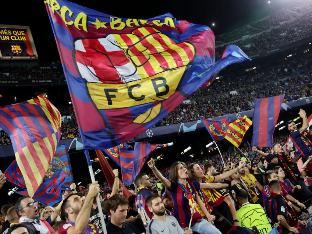 Pendukung Barcelona memadati Stadion Camp Nou (REUTERS/Nacho Doce)