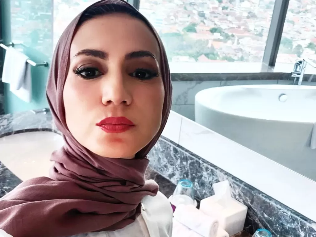 Wanda Hamidah menyinggung soal mafia hukum dan mafia tanah setelah Pemkot Jakarta Pusat urung melakukan eksekusi pengosongan rumah. (Instagram@wanda_hamidah)