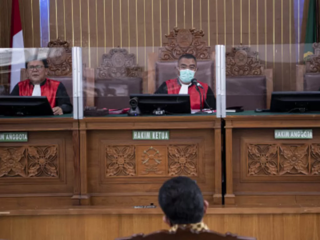 Suasana persidangan perdana Ferdy Sambo dalam kasus pembunuhan berencana terhadap Brigadir J di Pengadilan Negeri Jakarta Selatan, Jakarta, Senin (17/10/2022). (ANTARA FOTO/Sigid Kurniawan)
