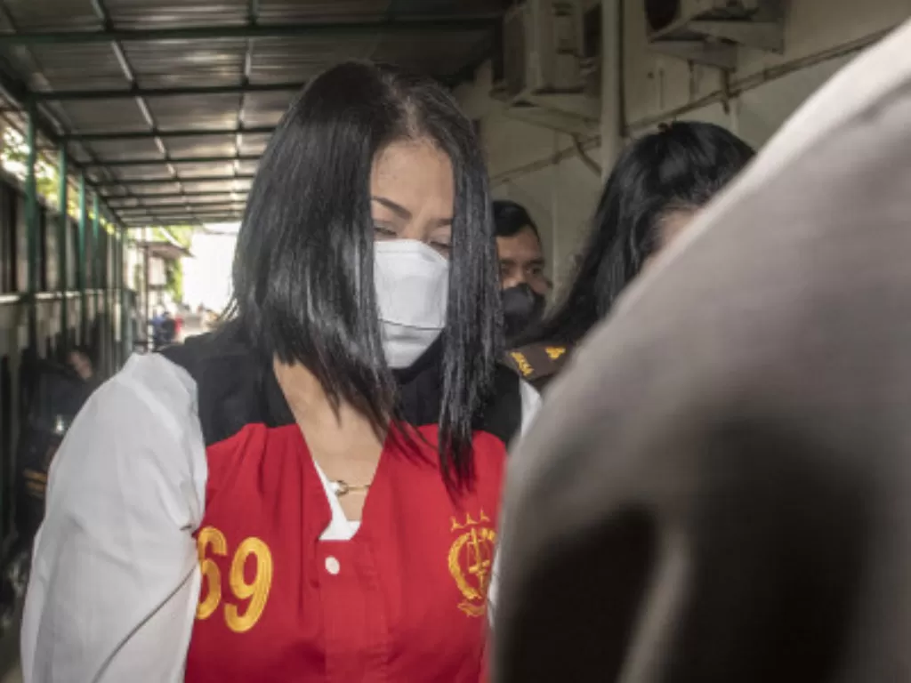 Terdakwa kasus pembunuhan Brigadir J, Putri Candrawathi di Pengadilan Negeri Jakarta Selatan, Senin (17/10/2022). (ANTARA FOTO/Muhammad Adimaja)