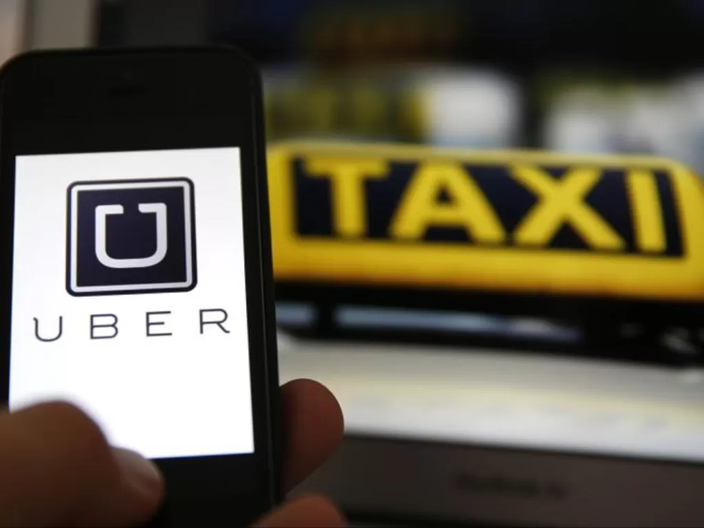 Taksi online, Uber. (REUTERS/Kai Pfaffenbach)