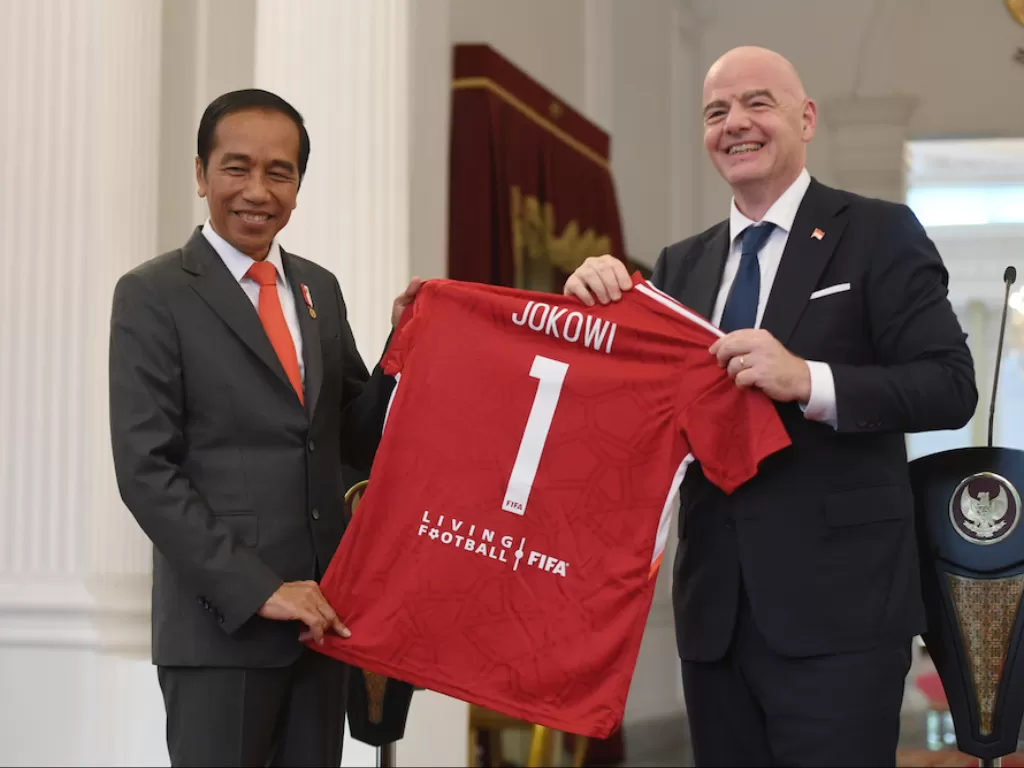Presiden Jokowi bersama Presiden FIFA Gianni Infantino (ANTARA FOTO/Hafidz Mubarak)