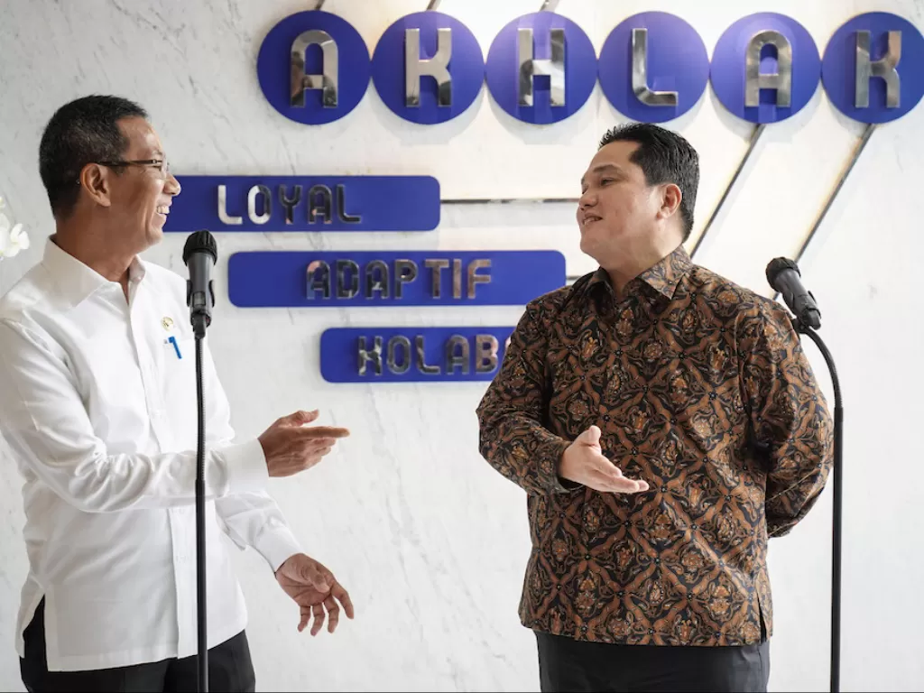 Pertemuan Pj Gubernur DKI Jakarta Heru Budi Hartono dengan Menteri BUMN Erick Thohir (ANTARA FOTO/Dhemas Reviyanto)