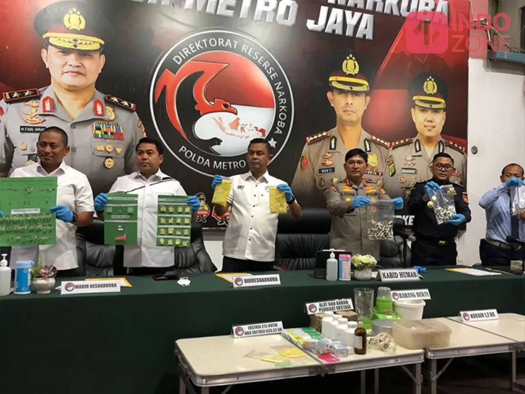 Konferensi pers kasus  1,2 kg kokain di Polda Metro Jaya, Jakarta. (INDOZONE/Samsudhuha Wildansyah).