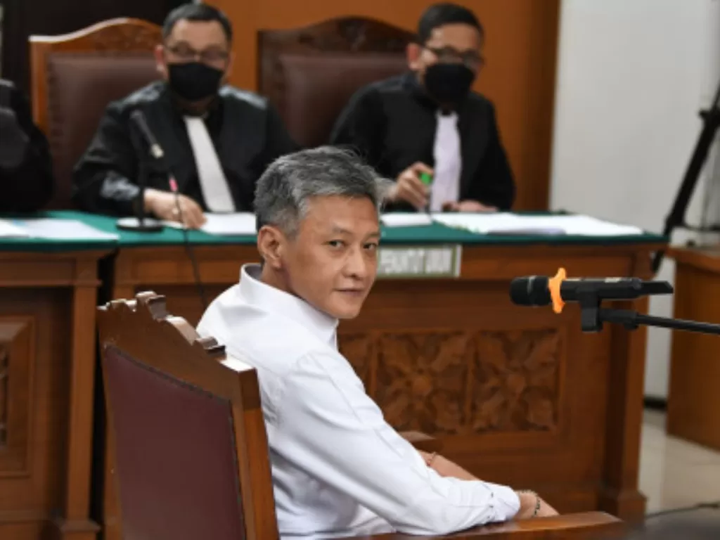 Terdakwa kasus 'obstruction of justice' kasus pembunuhan Brigadir J, Hendra Kurniawan di Pengadilan Negeri Jakarta Selatan, Rabu (18/10/2022). (ANTARA FOTO/Aditya Pradana Putra)