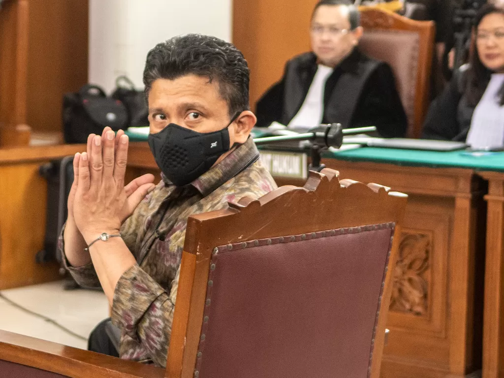 Terdakwa kasus pembunuhan berencana dan kasus perintangan penyidikan kematian Brigadir J, Ferdy Sambo menjalani sidang dengan agenda mendengarkan tanggapan JPU atas eksepsi terdakwa di Pengadilan Negeri Jakarta Selatan. (ANTARA/Muhammad Adimaja)