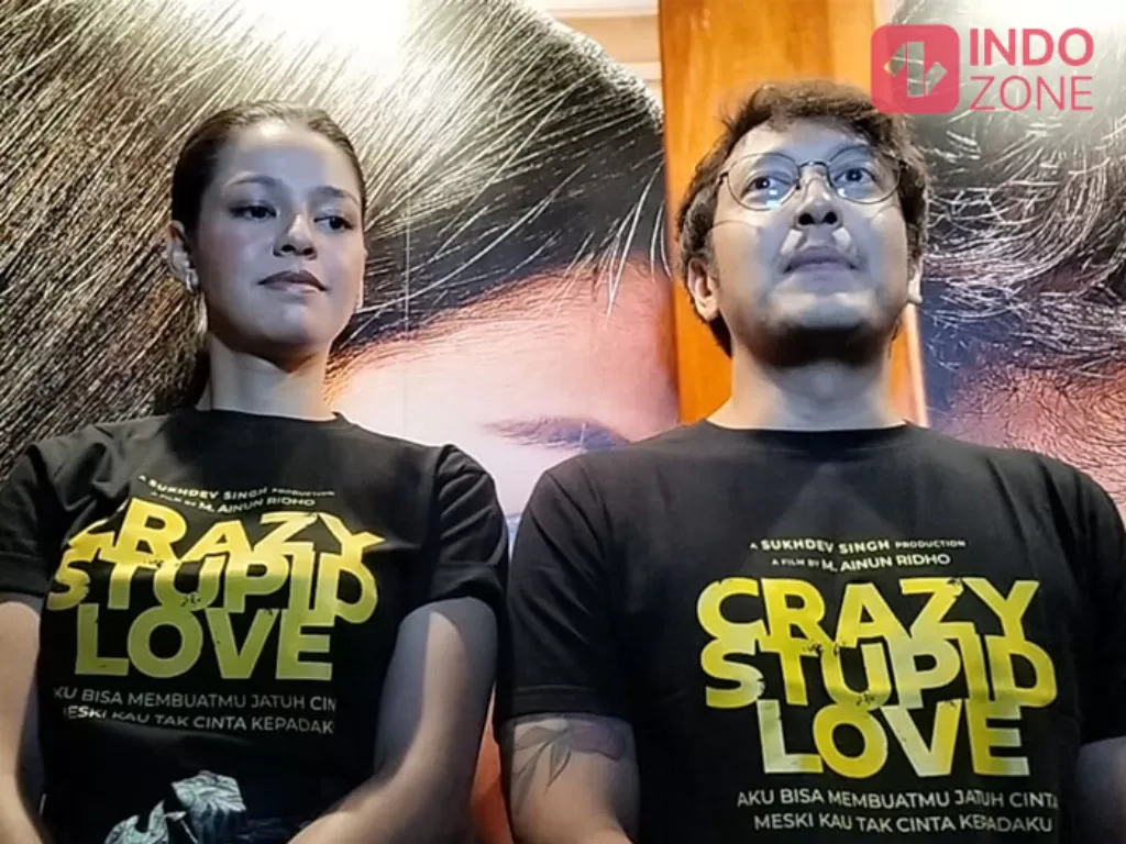 Susan Sameh dan Dimas Anggara bermain di Crazy Stupid Love. (INDOZONE/Arvy Resvanti).