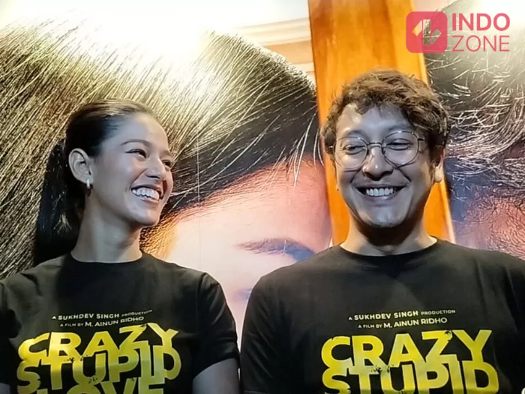 Susan Sameh dan Dimas Anggara bermain di Crazy Stupid Love. (INDOZONE/Arvy Resvanti).
