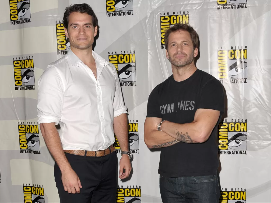 Henry Canvill dan Zack Snyder pasca film Man of Steel. (Imdb)