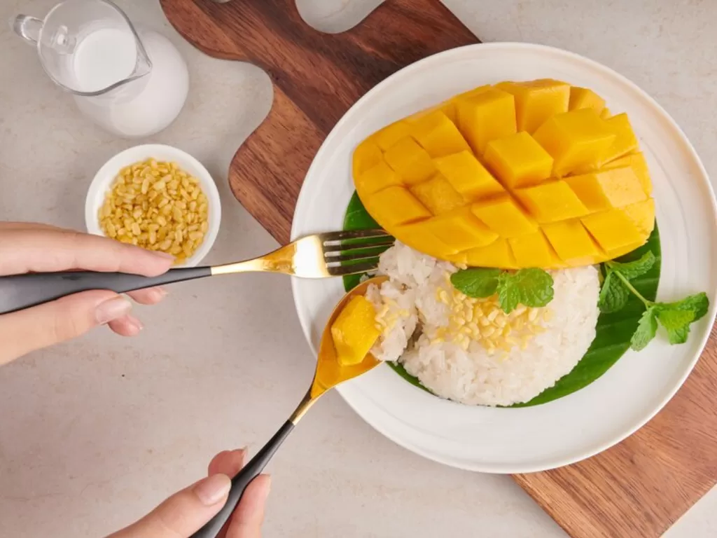 Ilustrasi mango sticky rice (freepik.com)