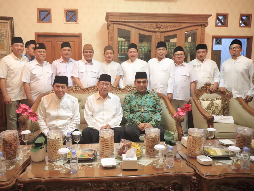 Sekjen Partai Gerindra Ahmad Muzani bersilaturahmi Pondok Pesantren Cipasung di Tasikmalaya, Jawa Barat. (Dok Partai Gerindra)