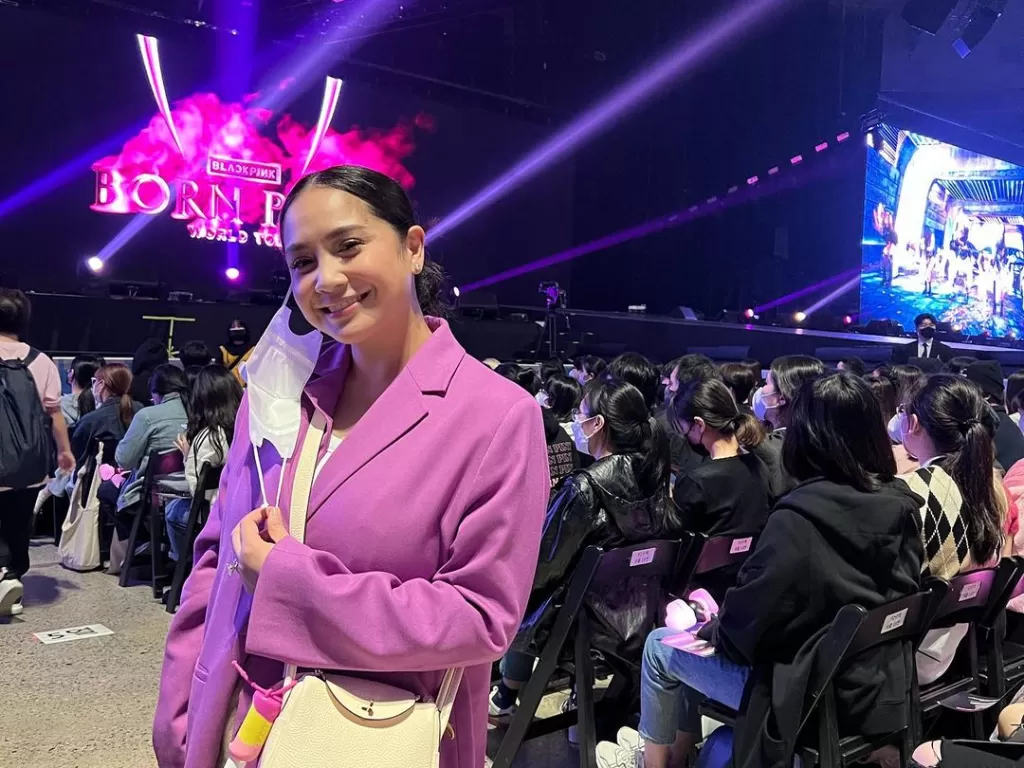 Nagita Slavina nonton konser BLACKPINK di Seoul, Korea (Instagram/raffinagita1717)