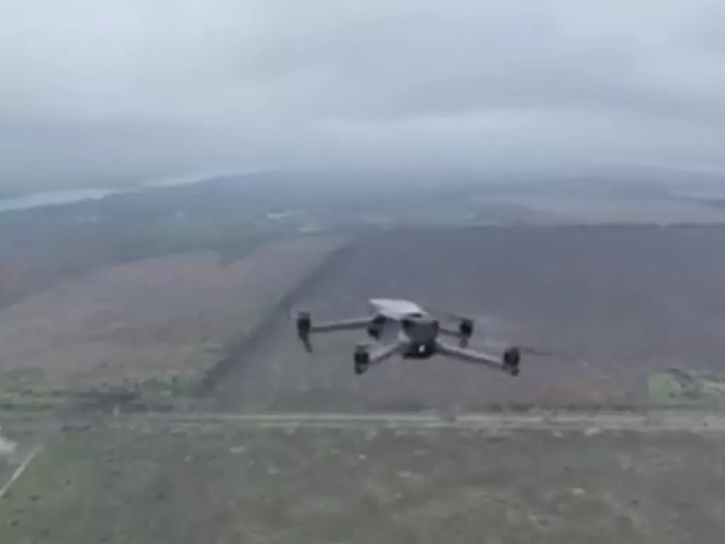 Drone Rusia bertarung melawan drone Ukraina. (Twitter/@serhiyprytula)