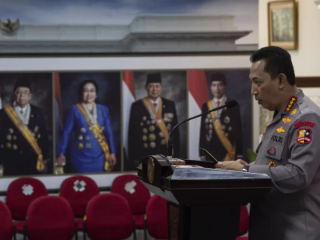 Kapolri Jenderal Pol Listyo Sigit Prabowo memberikan keterangan pers di Kantor Presiden, Jakarta. (ANTARA FOTO/Sigid Kurniawan)