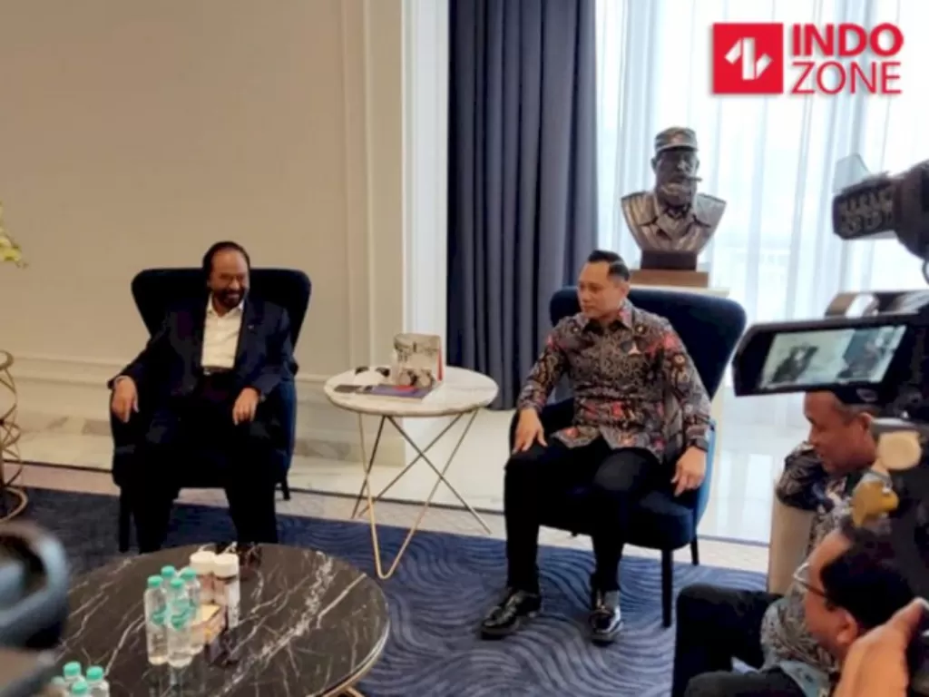 Ketua Umum Partai Demokrat Agus Harimurti Yudhoyono (AHY) saat menemui Ketua Umum Partai NasDem Surya Paloh di NasDem Tower. (INDOZONE/Harits Tryan)