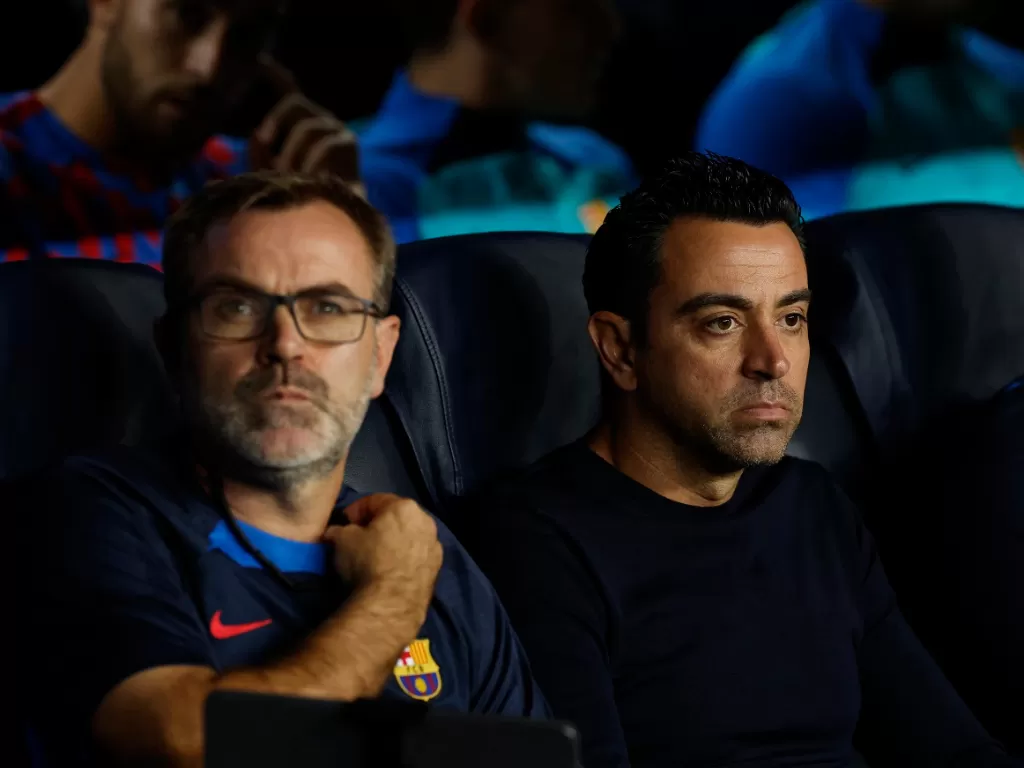 Pelatih Barcelona, Xavi Hernandez (kanan) (Reuters/Albert Gea)