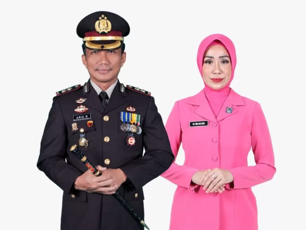 Kapolres Muara Enim AKBP Aris Rusdiyanto bersama istrinya Melani Aris. (Handover)