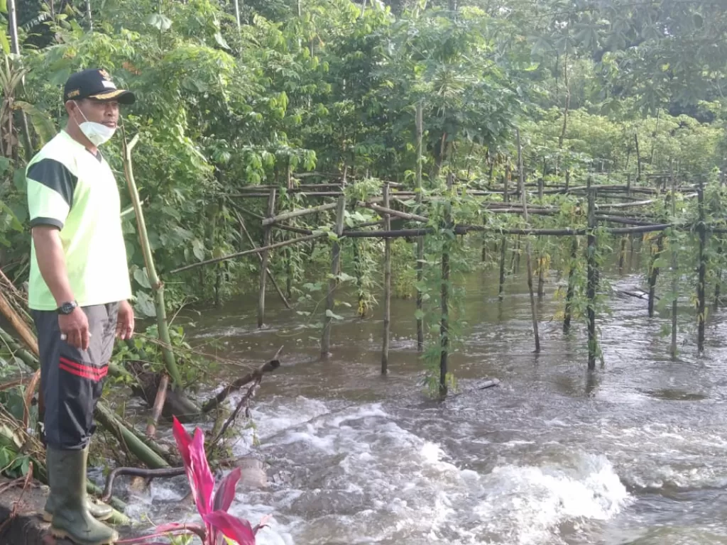 Banjir merendam permakaman di Tulungagung (Z Creators/Firman Imansyah)