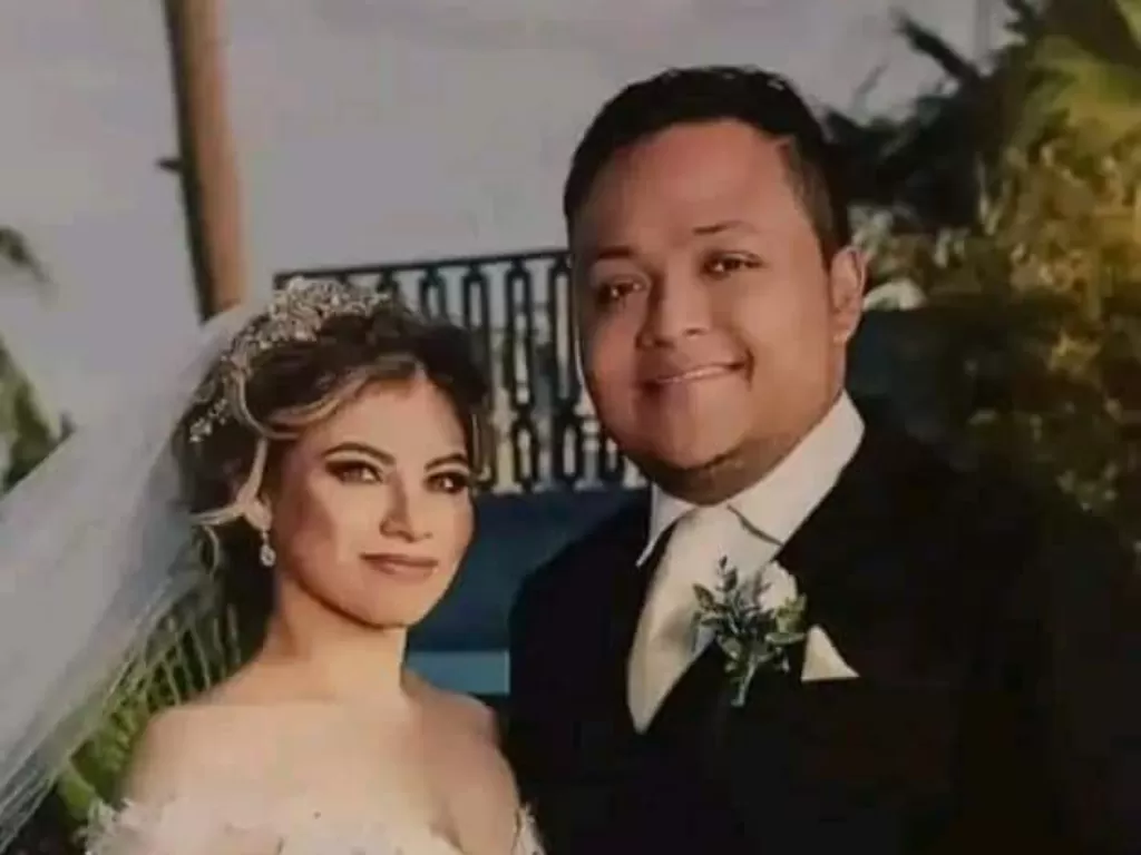 Pasangan pengantin di Meksiko yang mempelai pria tertembak. (Twitter/AIertaMundiaI)
