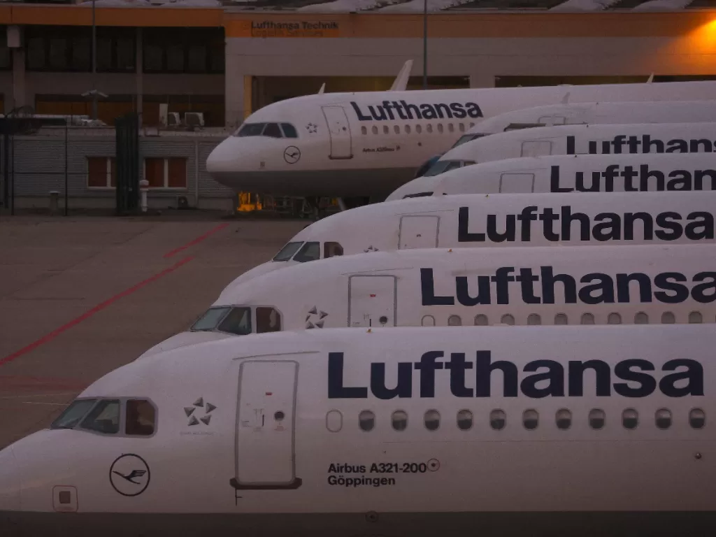 Pesawat Frankfurt. (REUTERS/Kai Pfaffenbach)