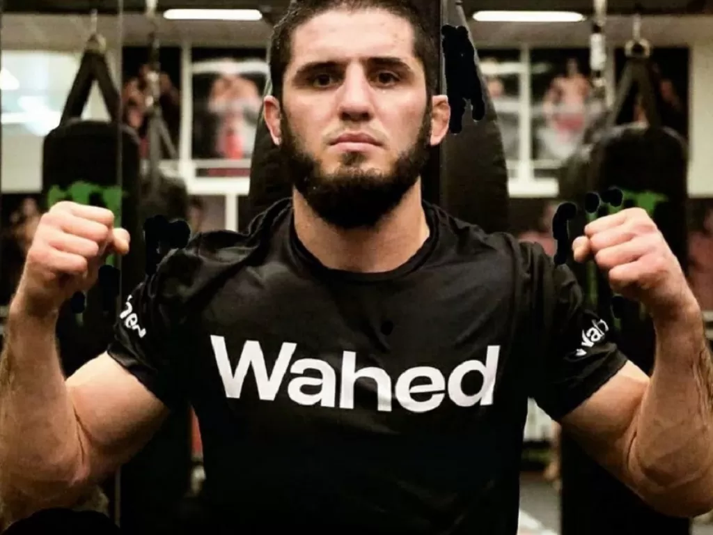 Islam Makhachev kini berstatus juara kelas ringan UFC (Instagram/@islam_makhachev)
